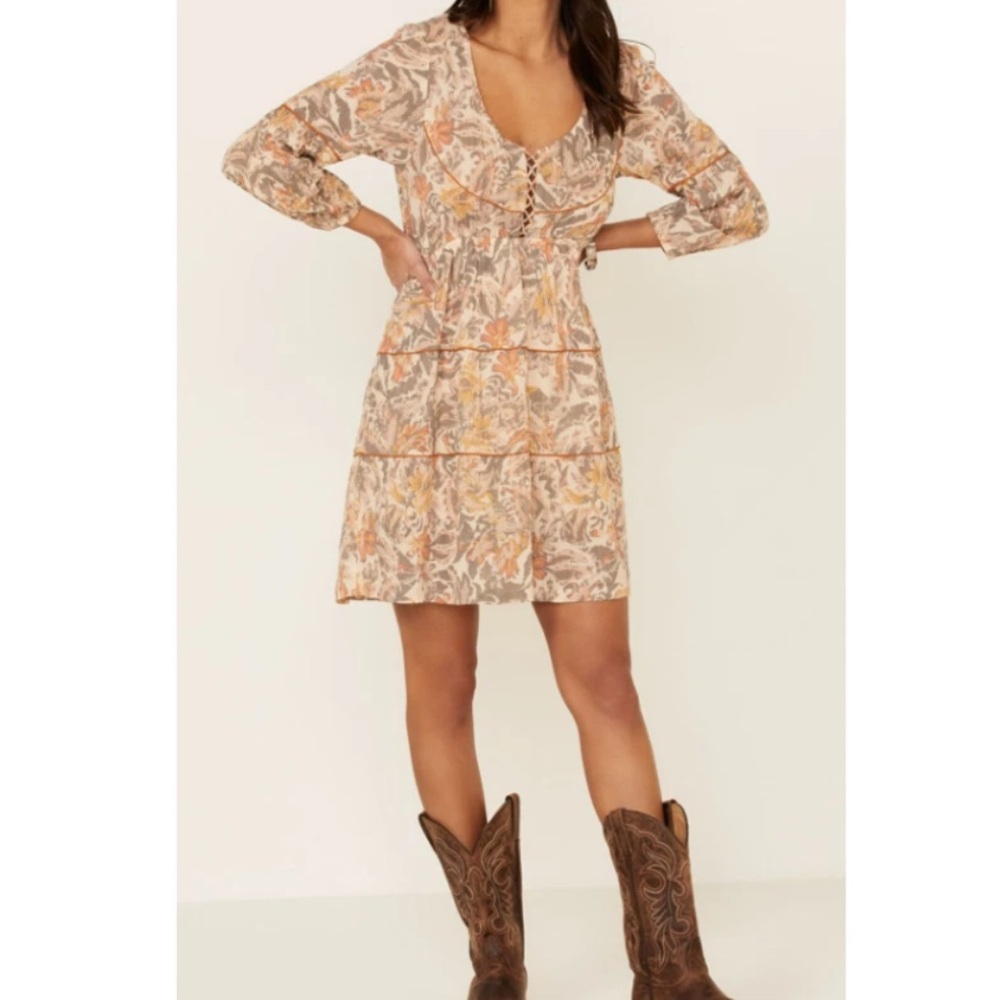 Shyanne Floral Western-Style Dress with tiered Peasant Design Sz L NWT